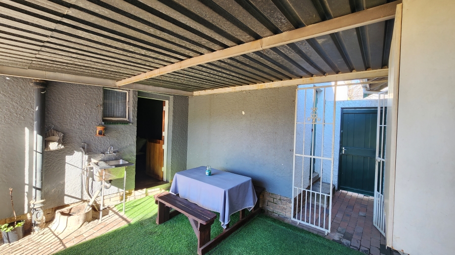 To Let 5 Bedroom Property for Rent in Edenvale Central Gauteng