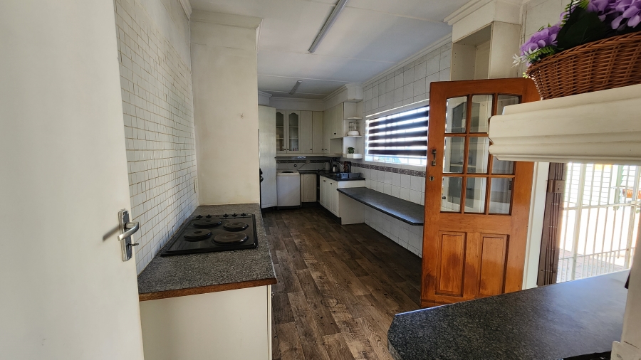 To Let 5 Bedroom Property for Rent in Edenvale Central Gauteng