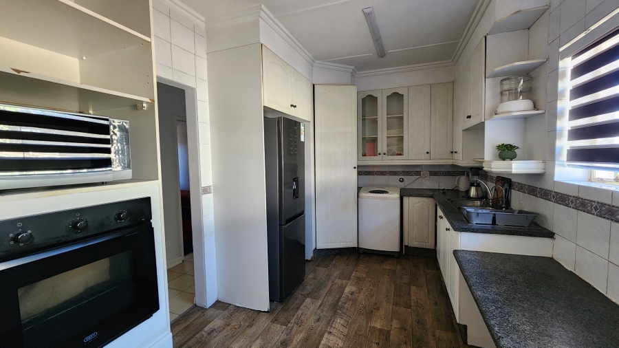 To Let 5 Bedroom Property for Rent in Edenvale Central Gauteng