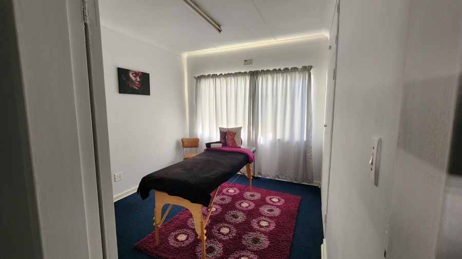 To Let 5 Bedroom Property for Rent in Edenvale Central Gauteng