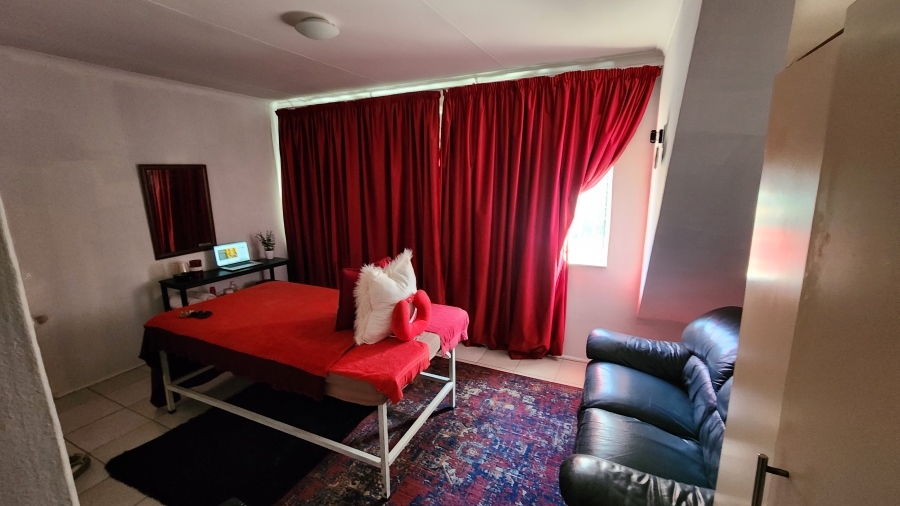 To Let 5 Bedroom Property for Rent in Edenvale Central Gauteng
