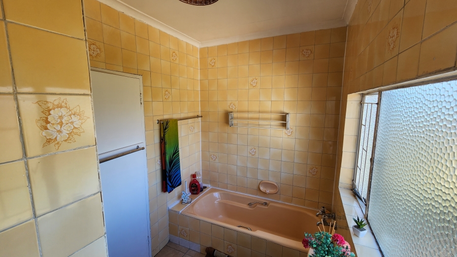 To Let 5 Bedroom Property for Rent in Edenvale Central Gauteng