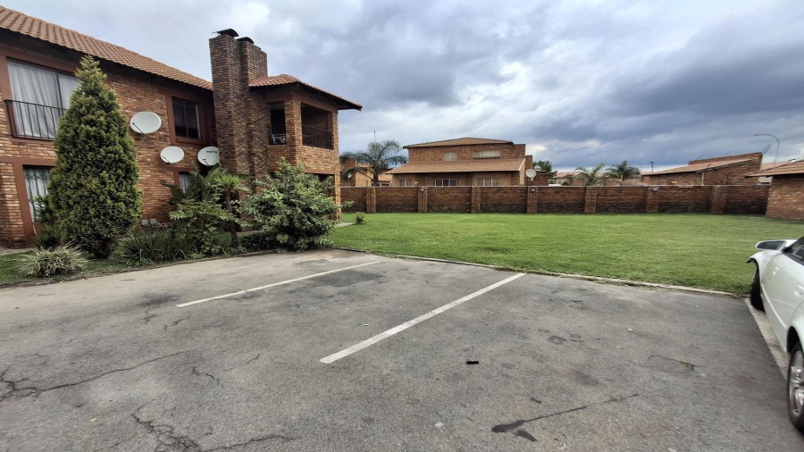 2 Bedroom Property for Sale in Edleen Gauteng