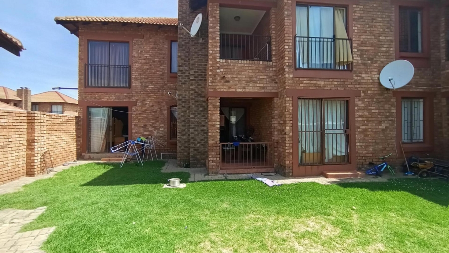 2 Bedroom Property for Sale in Edleen Gauteng