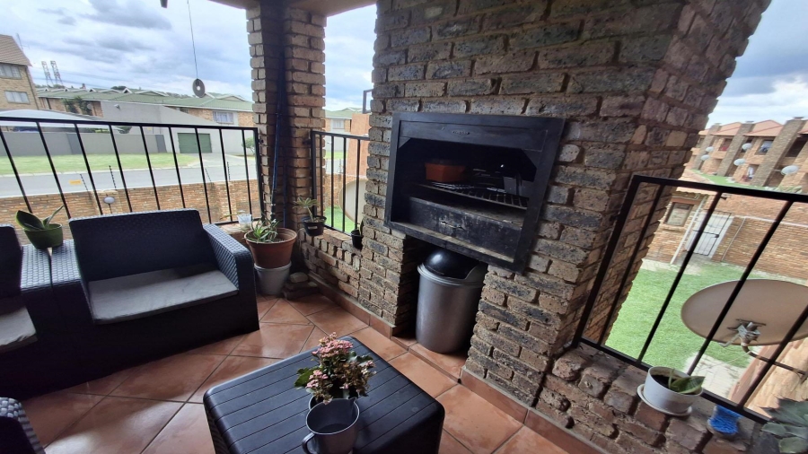 2 Bedroom Property for Sale in Edleen Gauteng