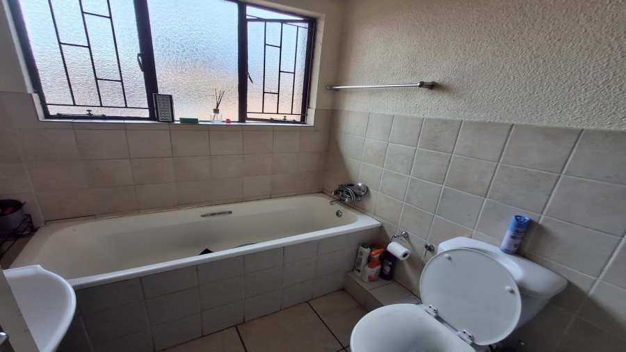 2 Bedroom Property for Sale in Edleen Gauteng