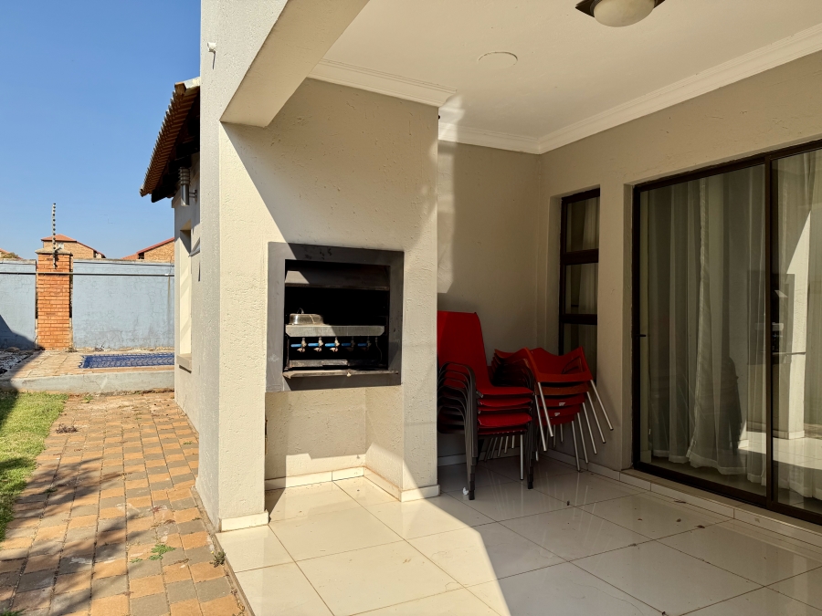 4 Bedroom Property for Sale in The Meadows Gauteng