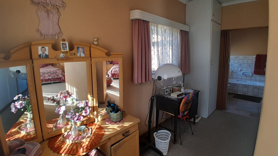 4 Bedroom Property for Sale in Queenswood Gauteng