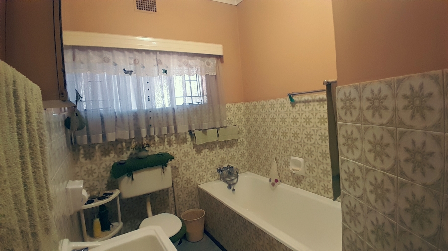 4 Bedroom Property for Sale in Queenswood Gauteng