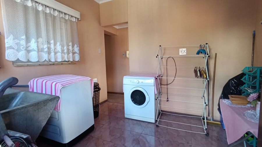 4 Bedroom Property for Sale in Queenswood Gauteng