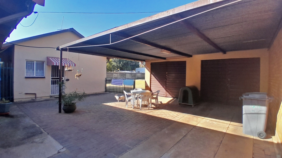 4 Bedroom Property for Sale in Queenswood Gauteng