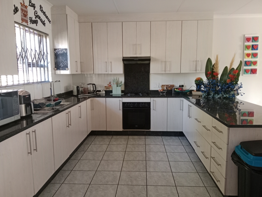 3 Bedroom Property for Sale in Brackenhurst Gauteng