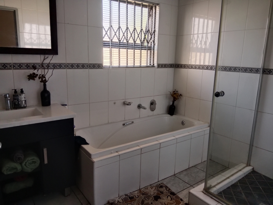 3 Bedroom Property for Sale in Brackenhurst Gauteng