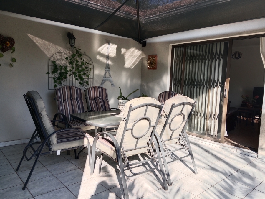 3 Bedroom Property for Sale in Brackenhurst Gauteng