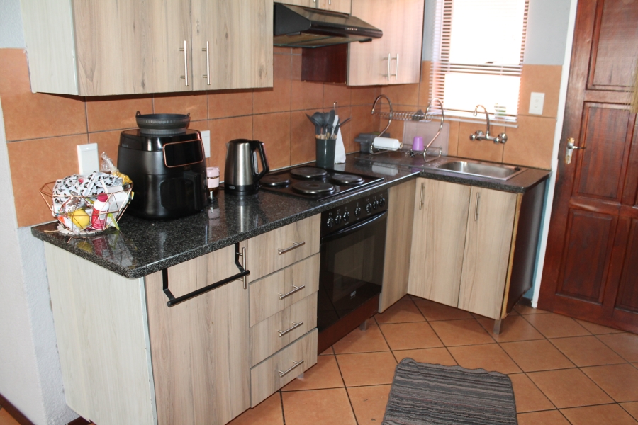 2 Bedroom Property for Sale in Albertsdal Gauteng