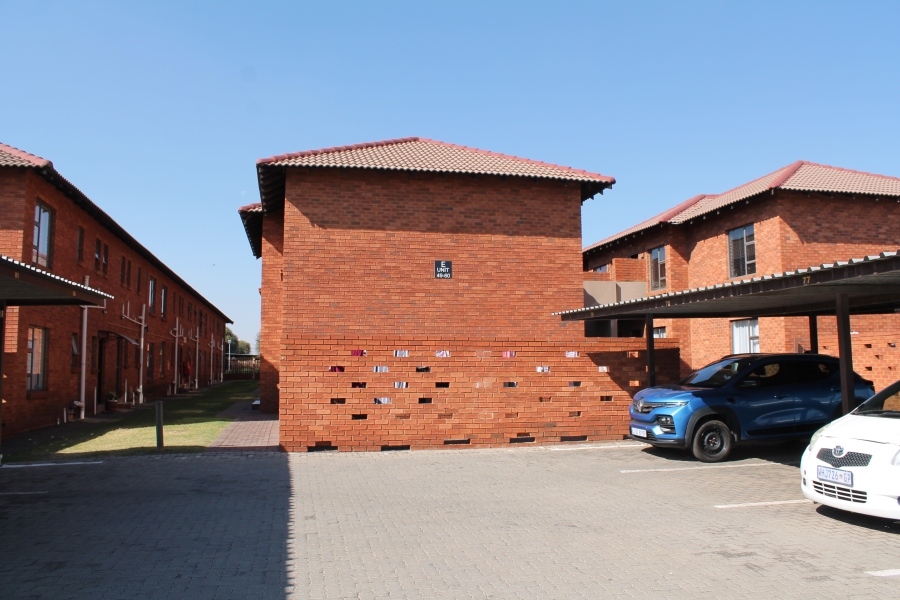 2 Bedroom Property for Sale in Albertsdal Gauteng