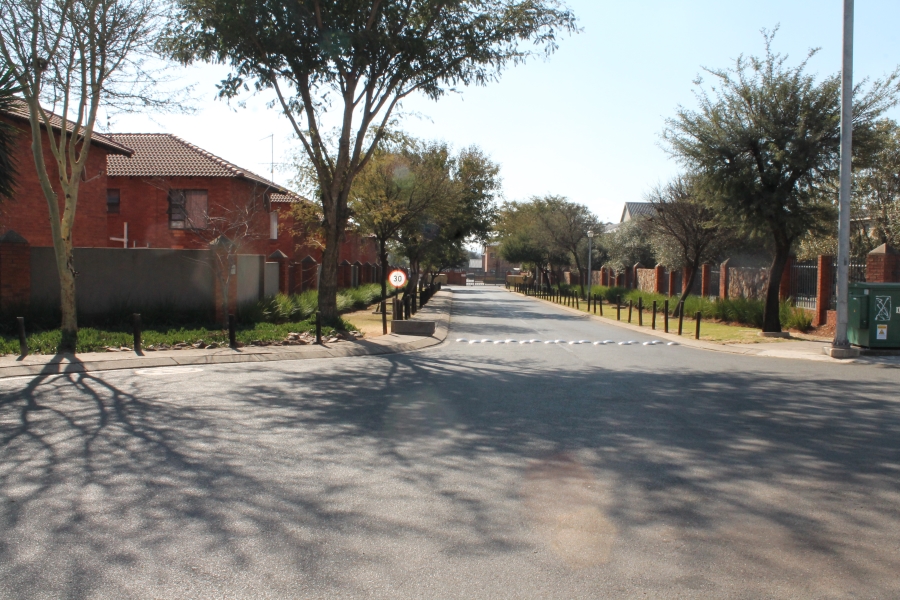 2 Bedroom Property for Sale in Albertsdal Gauteng