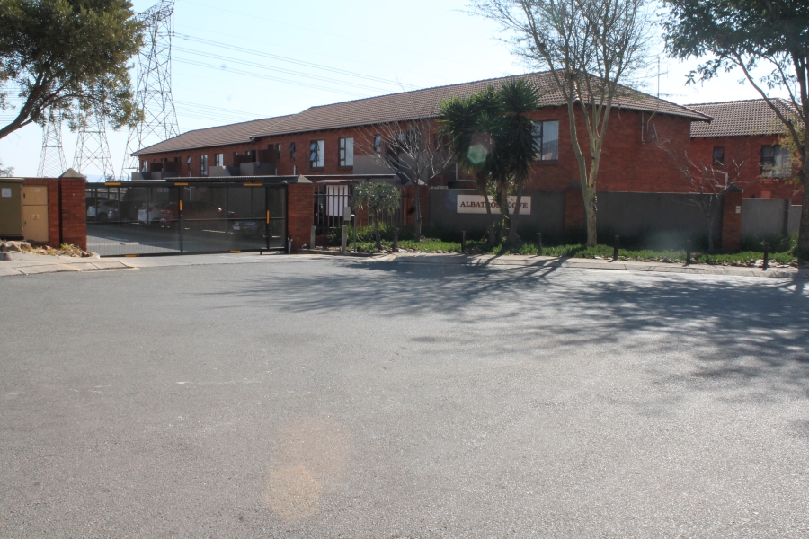 2 Bedroom Property for Sale in Albertsdal Gauteng
