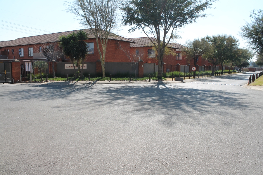 2 Bedroom Property for Sale in Albertsdal Gauteng
