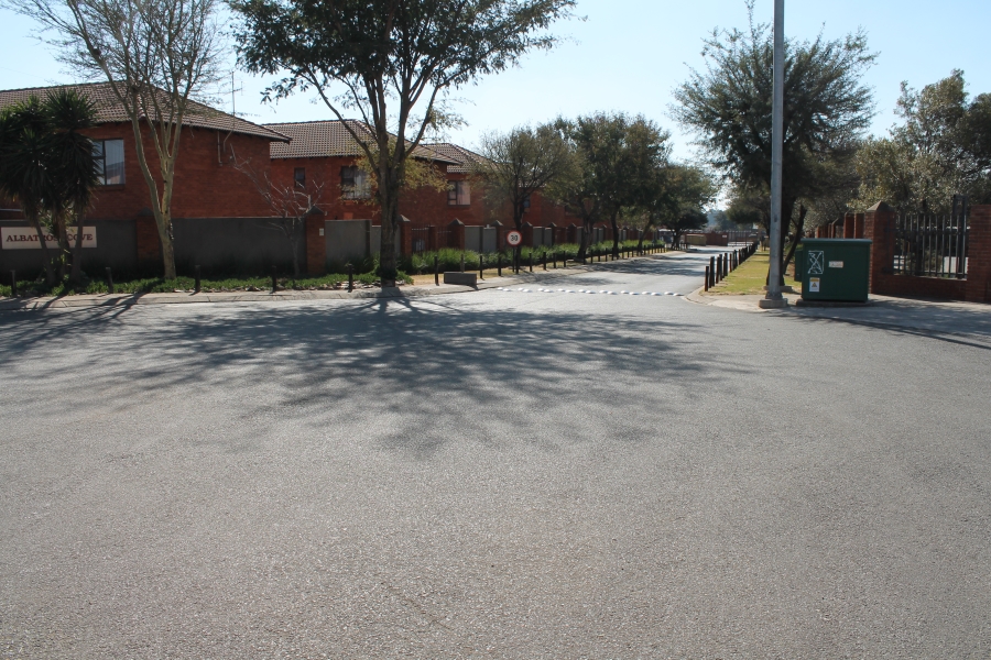 2 Bedroom Property for Sale in Albertsdal Gauteng