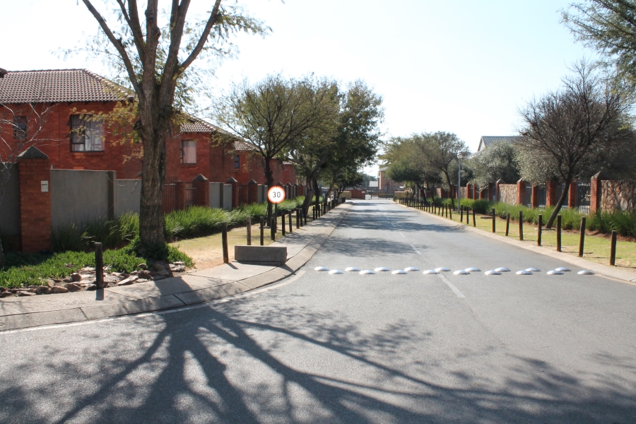 2 Bedroom Property for Sale in Albertsdal Gauteng