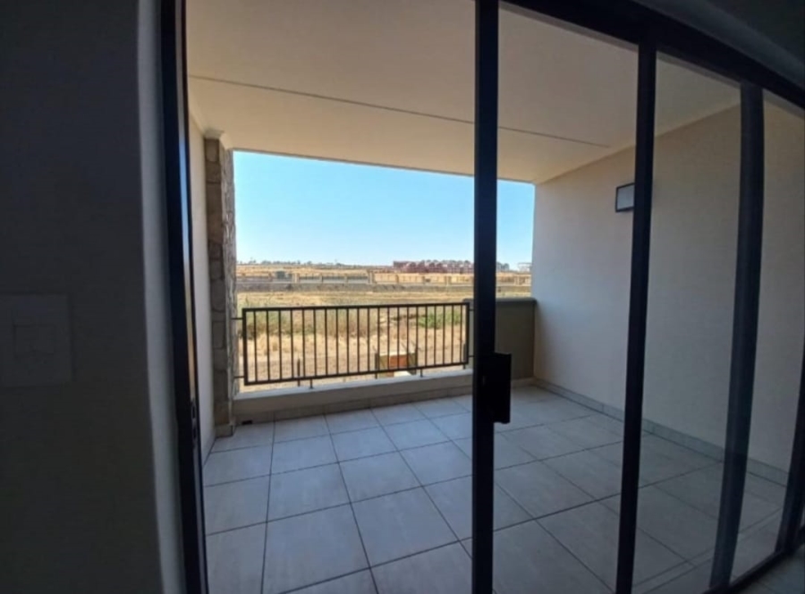 To Let 2 Bedroom Property for Rent in Waterfall Gauteng