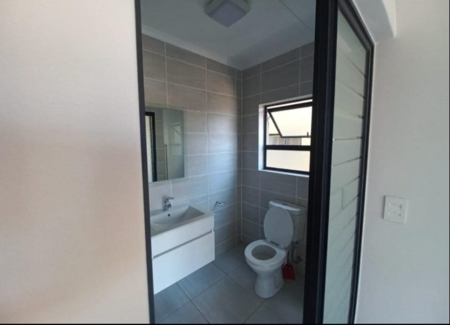 To Let 2 Bedroom Property for Rent in Waterfall Gauteng