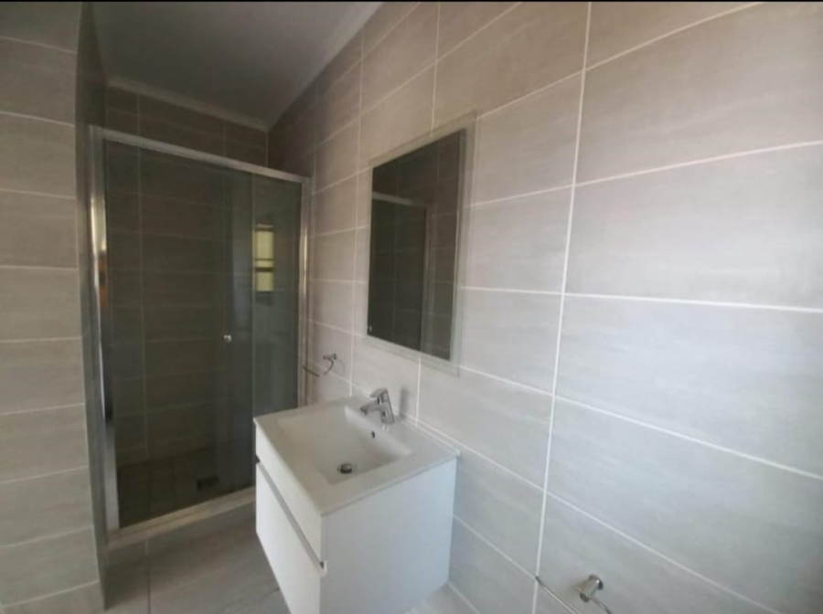To Let 2 Bedroom Property for Rent in Waterfall Gauteng