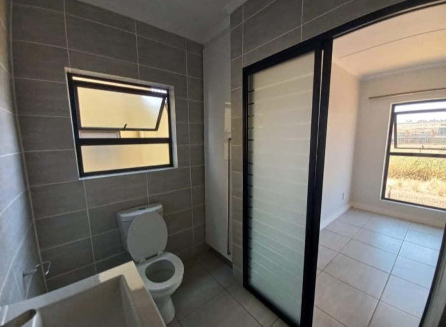 To Let 2 Bedroom Property for Rent in Waterfall Gauteng