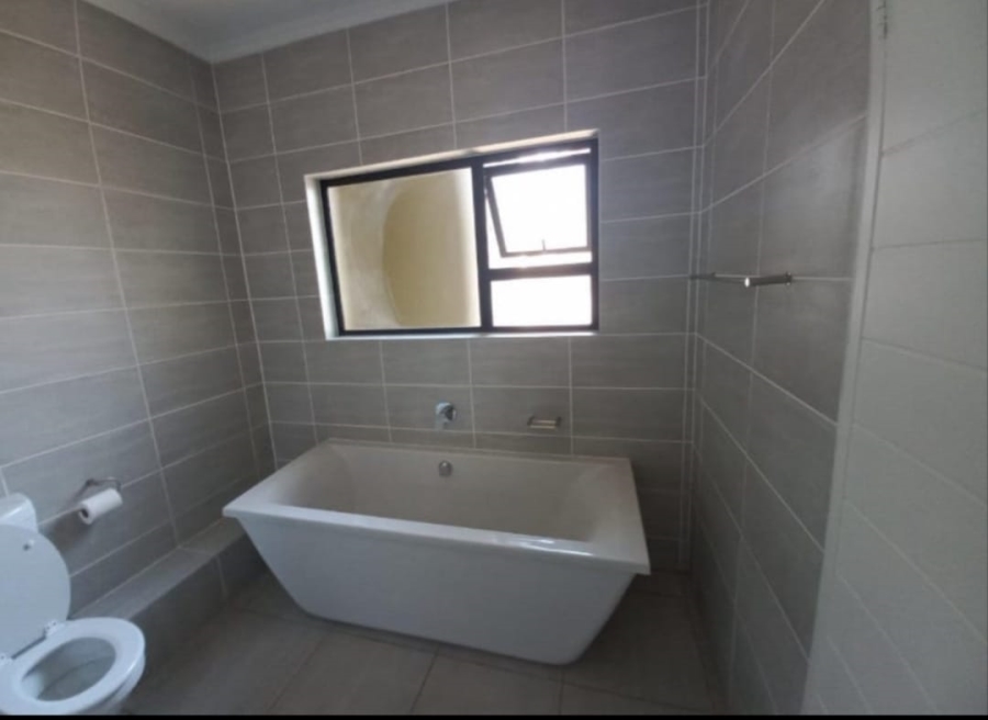 To Let 2 Bedroom Property for Rent in Waterfall Gauteng
