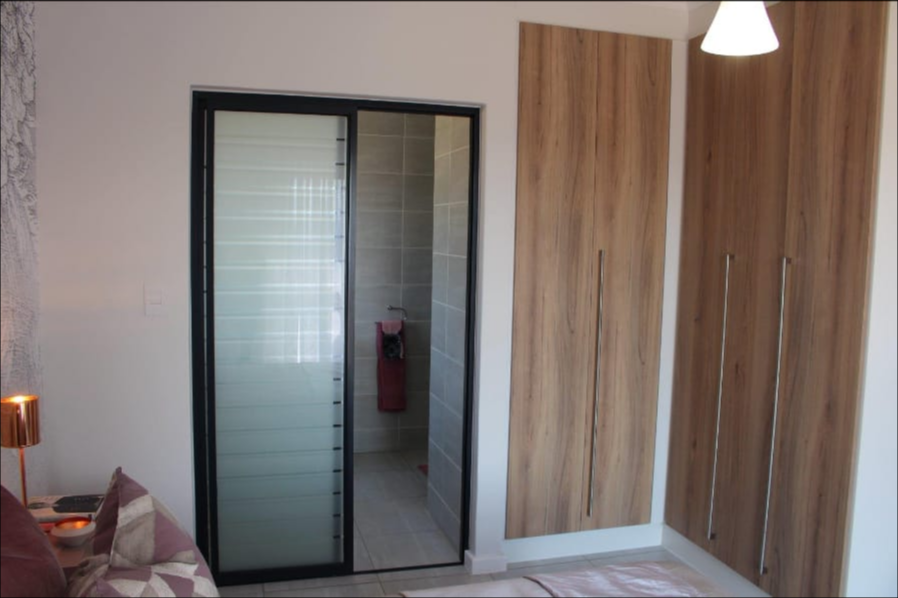 1 Bedroom Property for Sale in Waterfall Gauteng