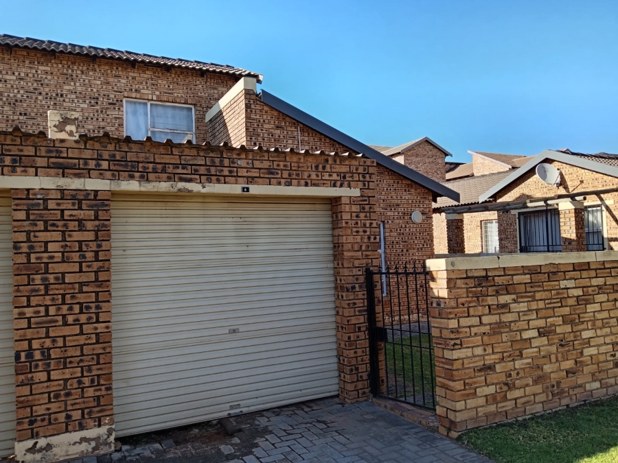 3 Bedroom Property for Sale in Honeydew Gauteng