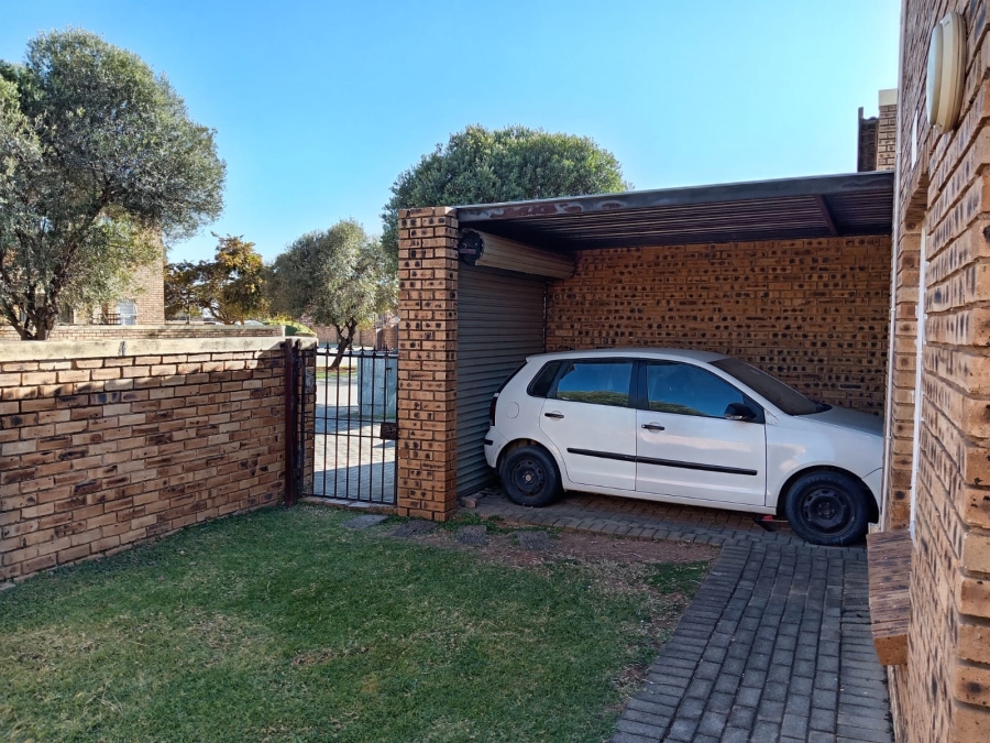 3 Bedroom Property for Sale in Honeydew Gauteng