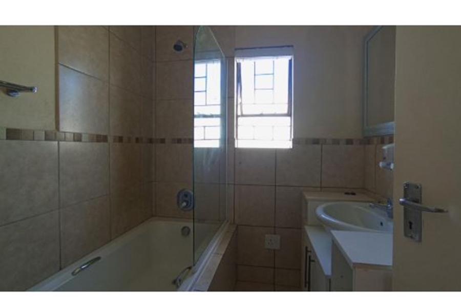 3 Bedroom Property for Sale in Kosmosdal Gauteng
