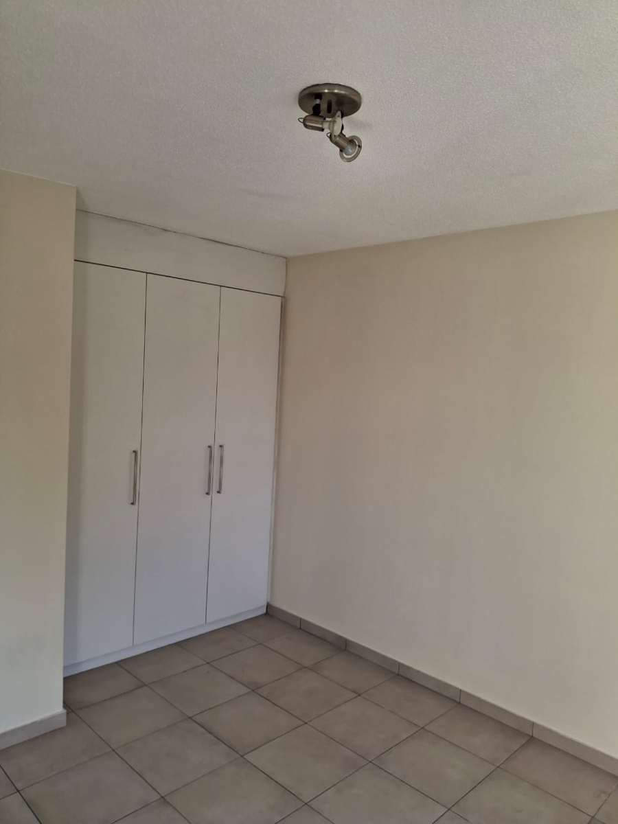 To Let 1 Bedroom Property for Rent in Broadacres Gauteng