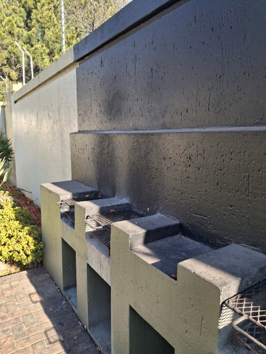 To Let 1 Bedroom Property for Rent in Broadacres Gauteng