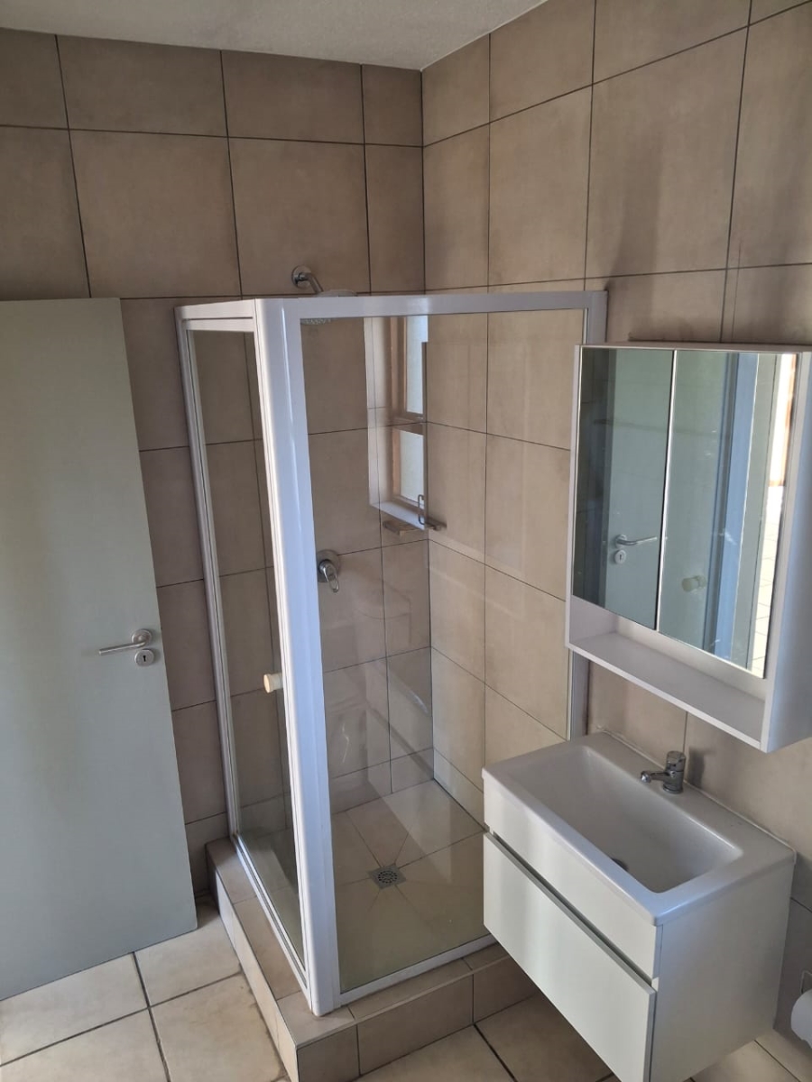 To Let 1 Bedroom Property for Rent in Broadacres Gauteng