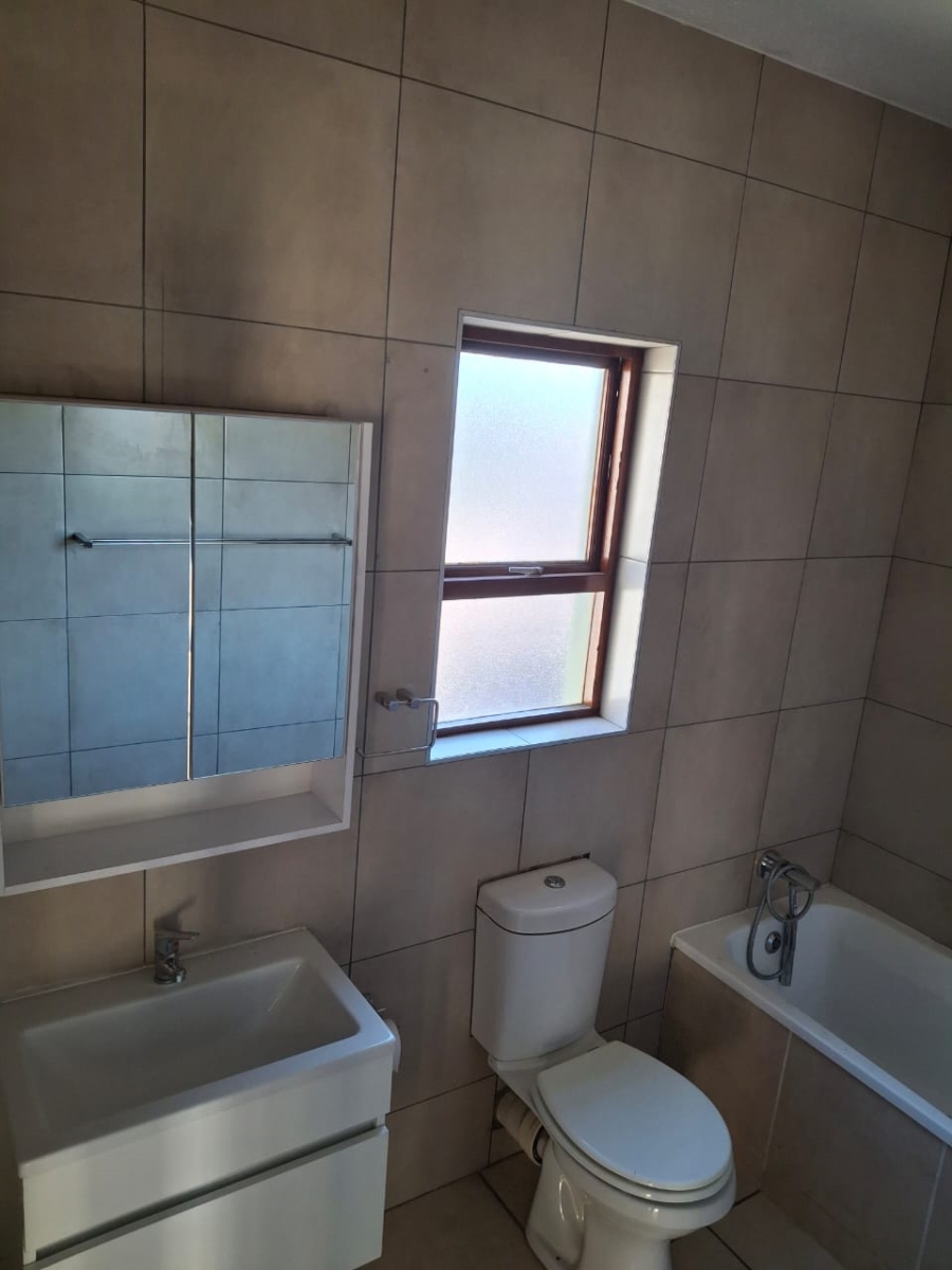 To Let 1 Bedroom Property for Rent in Broadacres Gauteng