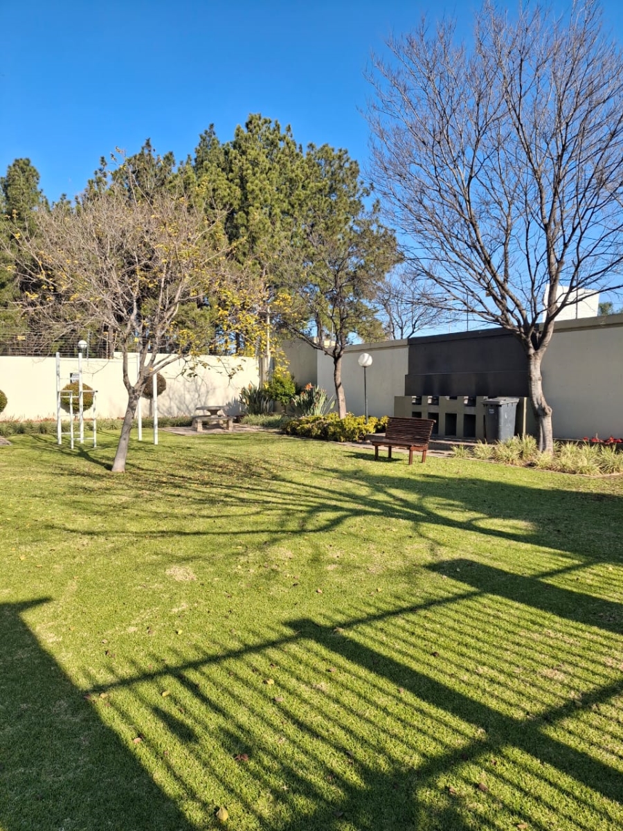 To Let 1 Bedroom Property for Rent in Broadacres Gauteng