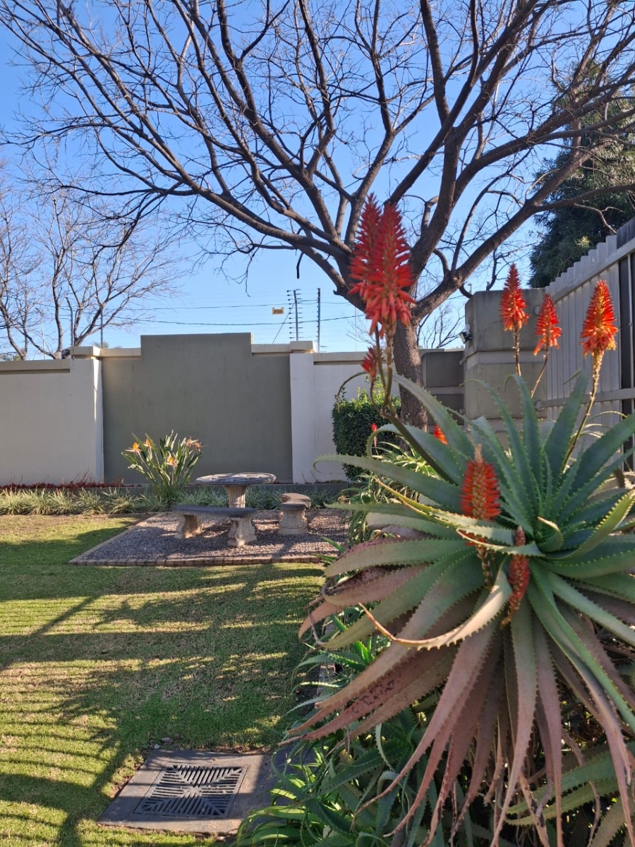 To Let 1 Bedroom Property for Rent in Broadacres Gauteng