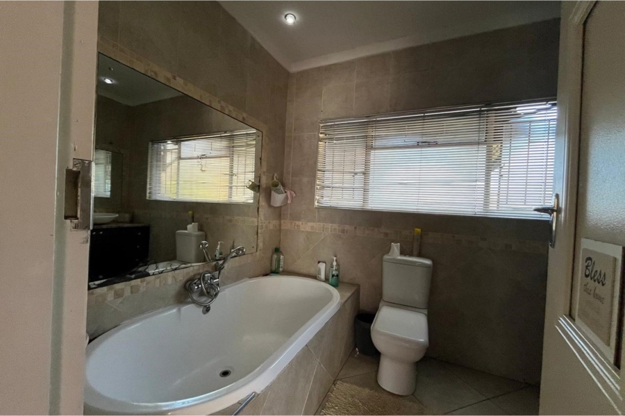 3 Bedroom Property for Sale in Vanderbijlpark SE 2 Gauteng