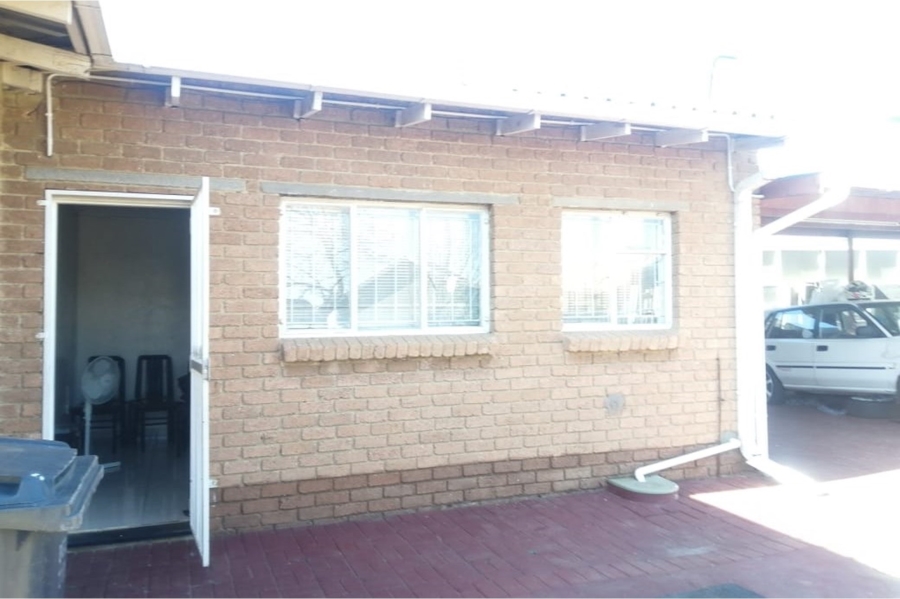 To Let 2 Bedroom Property for Rent in Robertsham Gauteng