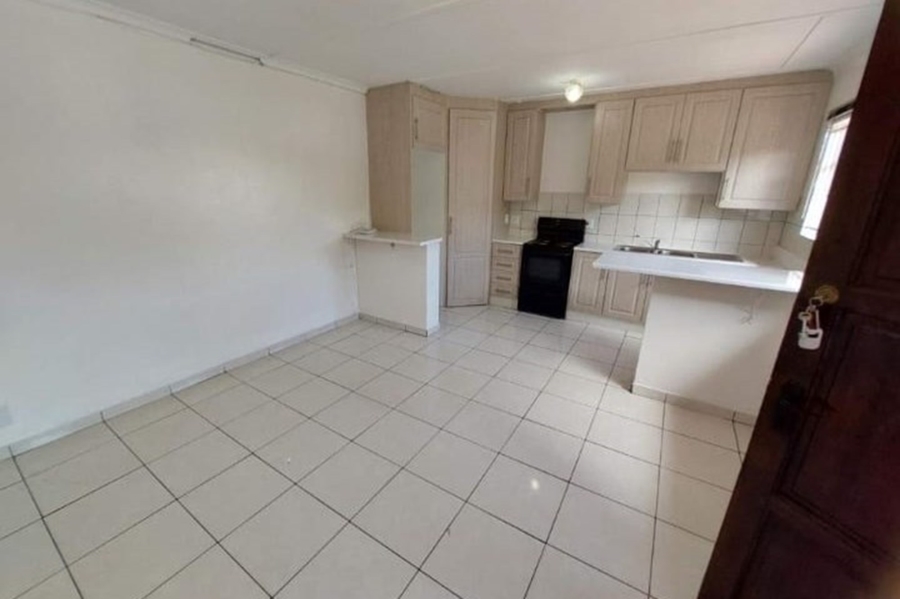 To Let 2 Bedroom Property for Rent in Robertsham Gauteng