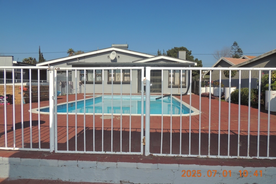 To Let 2 Bedroom Property for Rent in Robertsham Gauteng