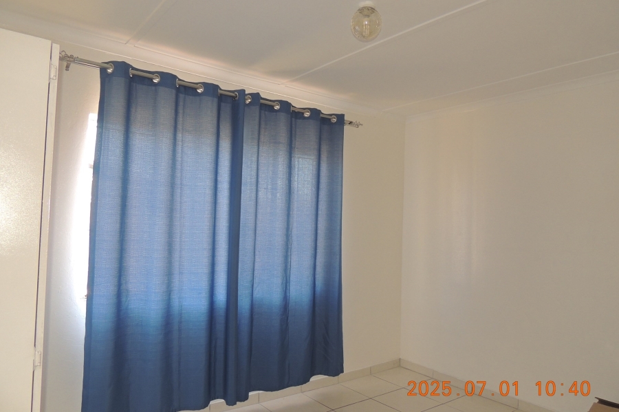 To Let 2 Bedroom Property for Rent in Robertsham Gauteng
