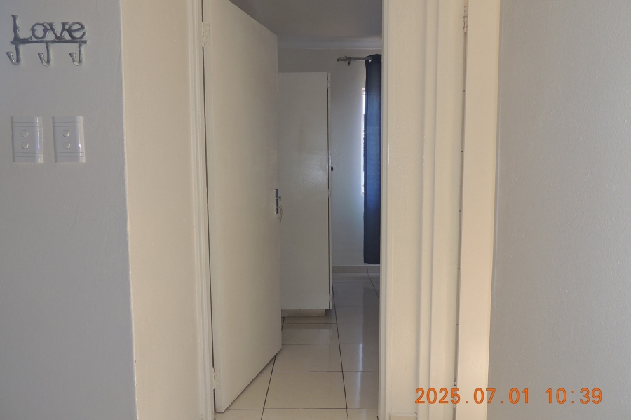 To Let 2 Bedroom Property for Rent in Robertsham Gauteng