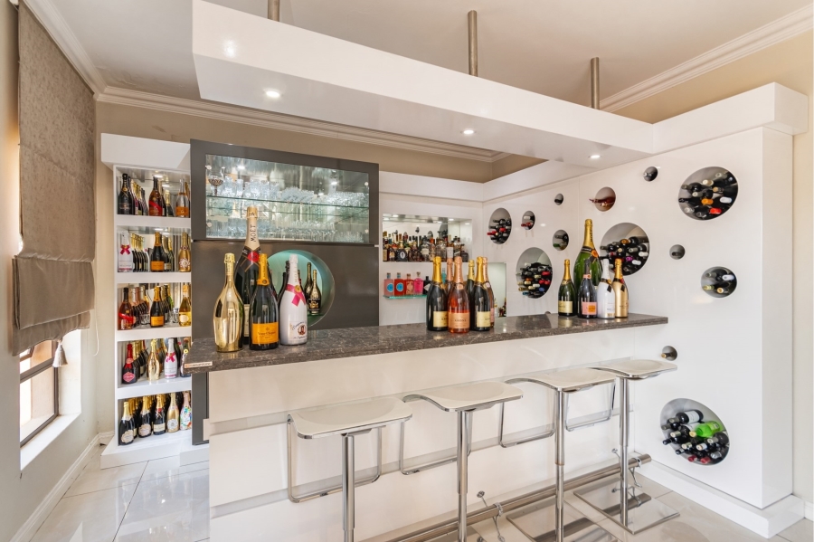 5 Bedroom Property for Sale in Cedar Creek Gauteng