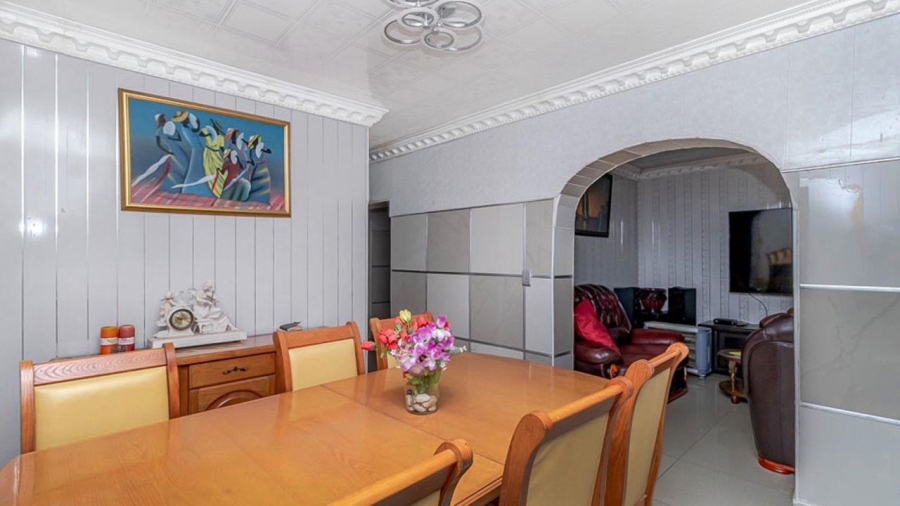 4 Bedroom Property for Sale in Dobsonville Gauteng