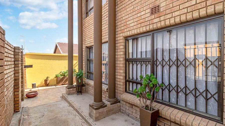 4 Bedroom Property for Sale in Dobsonville Gauteng