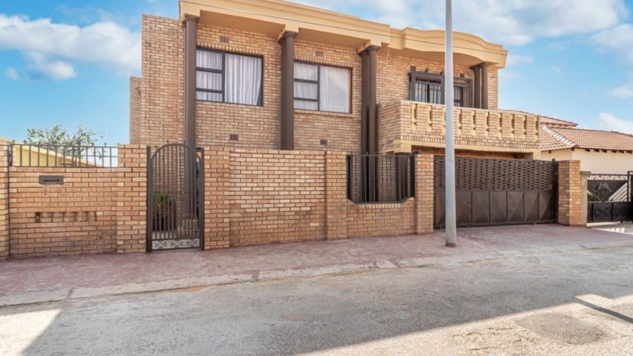4 Bedroom Property for Sale in Dobsonville Gauteng
